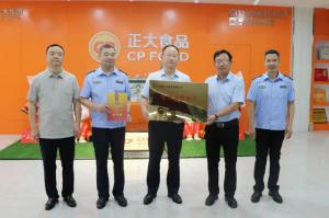 市文明辦、市市場(chǎng)監管局聯(lián)合為我公司文明誠信經(jīng)營(yíng)授牌